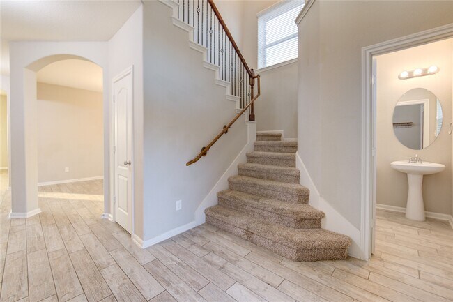 Building Photo - 16855 Big Reed Dr