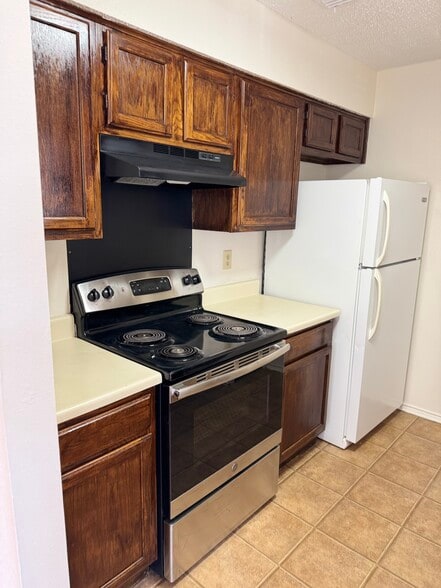 Building Photo - 808 Station St