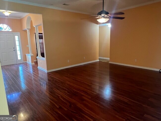 Building Photo - 107 Camellia Ct
