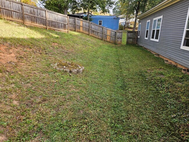 Building Photo - TR House