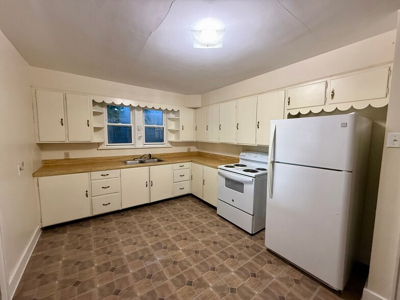 Building Photo - 17 2nd St