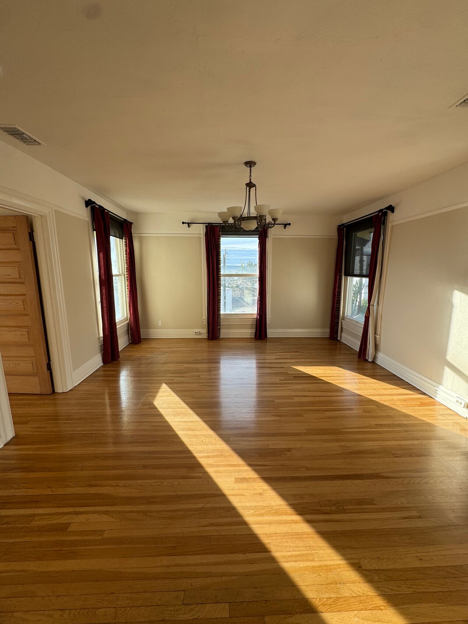 Building Photo - 2329 Curlew St