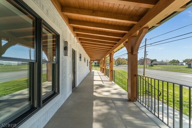 Building Photo - 535 St James Ave