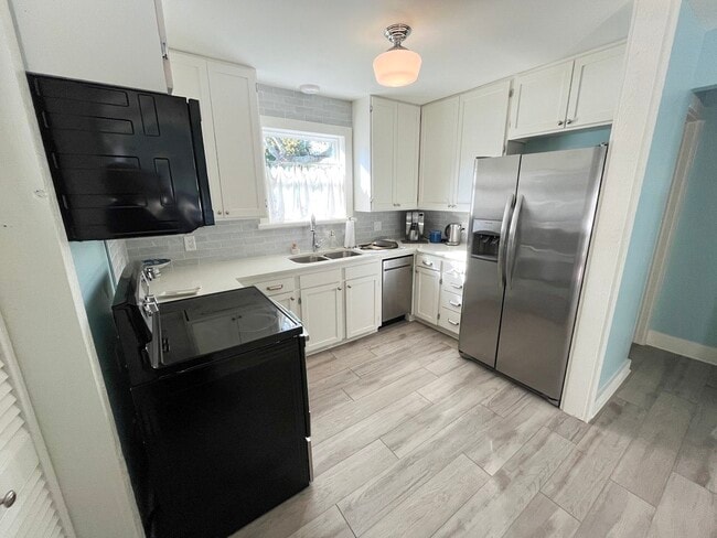 Building Photo - 3012 Avenue O 1/2