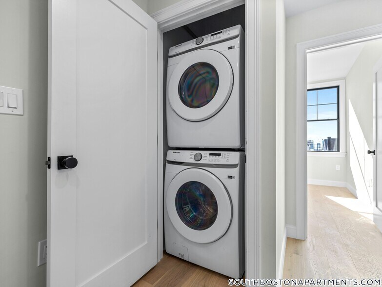 Building Photo - 48 Woodward St