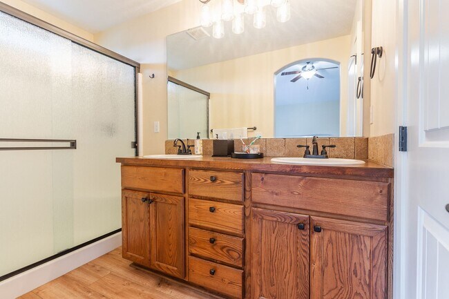 Building Photo - Beautiful Home in the Heart of Eagle