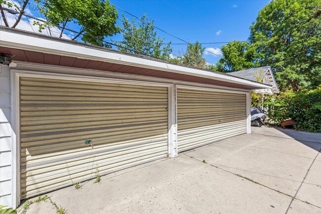 Building Photo - Frederick Upper Flat with 2 bathrooms!