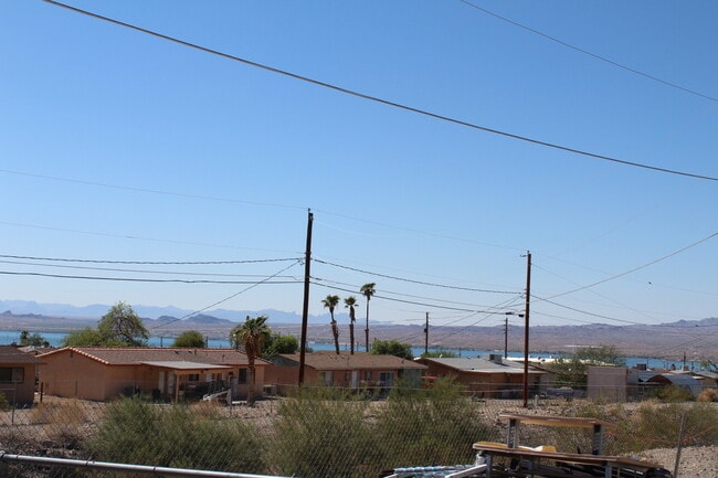 Building Photo - 3 Bed 1 Bath Home w/ 1 Car Garage and Larg...