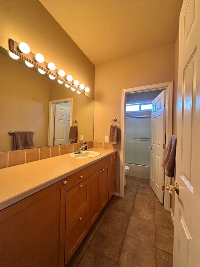 Building Photo - Stunning 4 Bedroom Briarwood Home with City View - MOVE IN SPECIAL $200 OFF