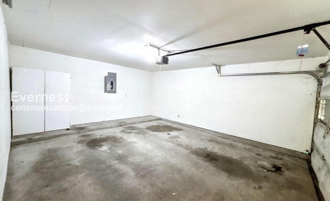 Building Photo - 2244 La Branch St