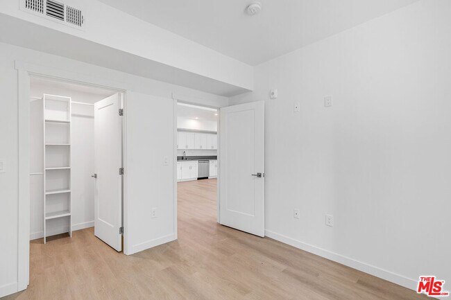 Building Photo - 1227 N Berendo St