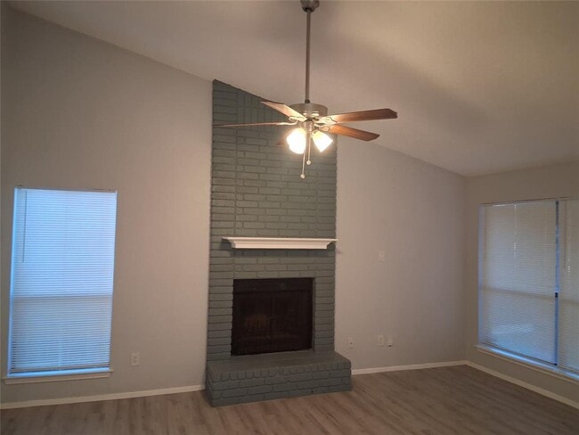 Building Photo - 618 Rollingway Dr