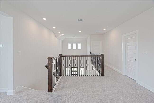 Building Photo - 301 Northcrest Dr