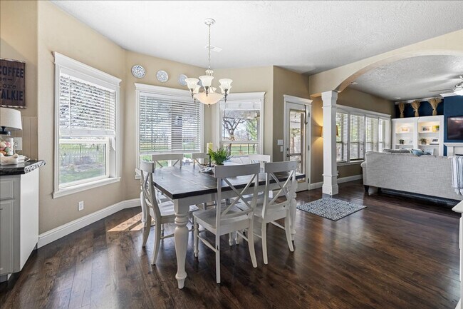 Building Photo - 2279 S Bear Claw Way