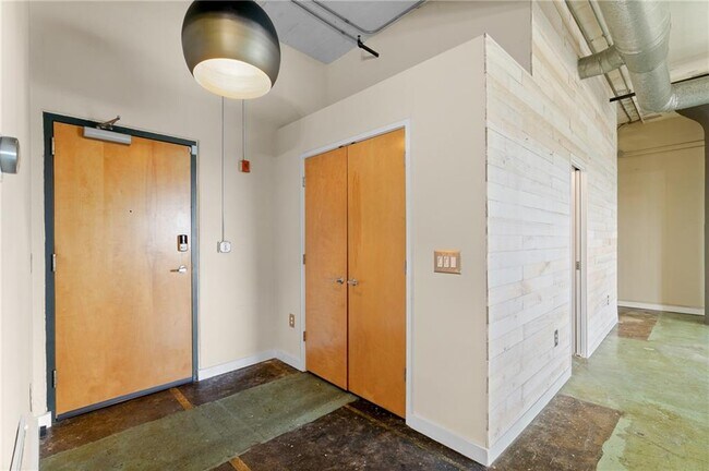 Building Photo - 426 Marietta St NW