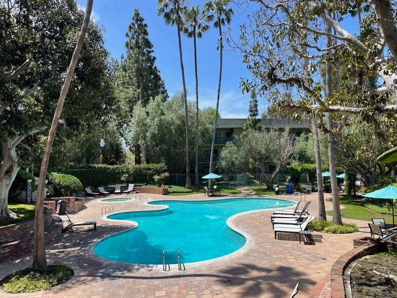 Heated pool - 576 N Bellflower Blvd
