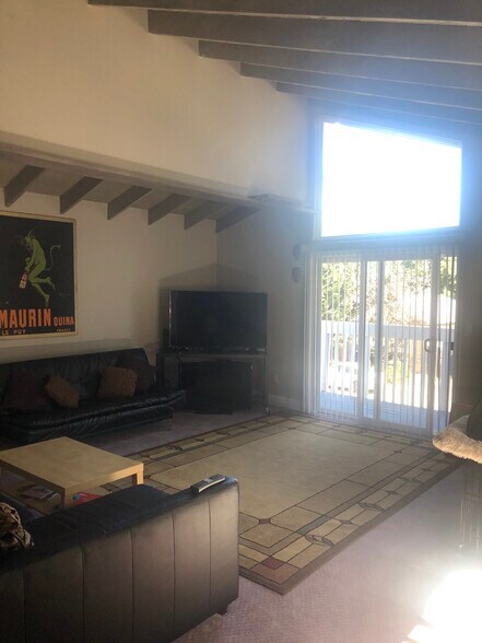 living room - 135 Bixby St