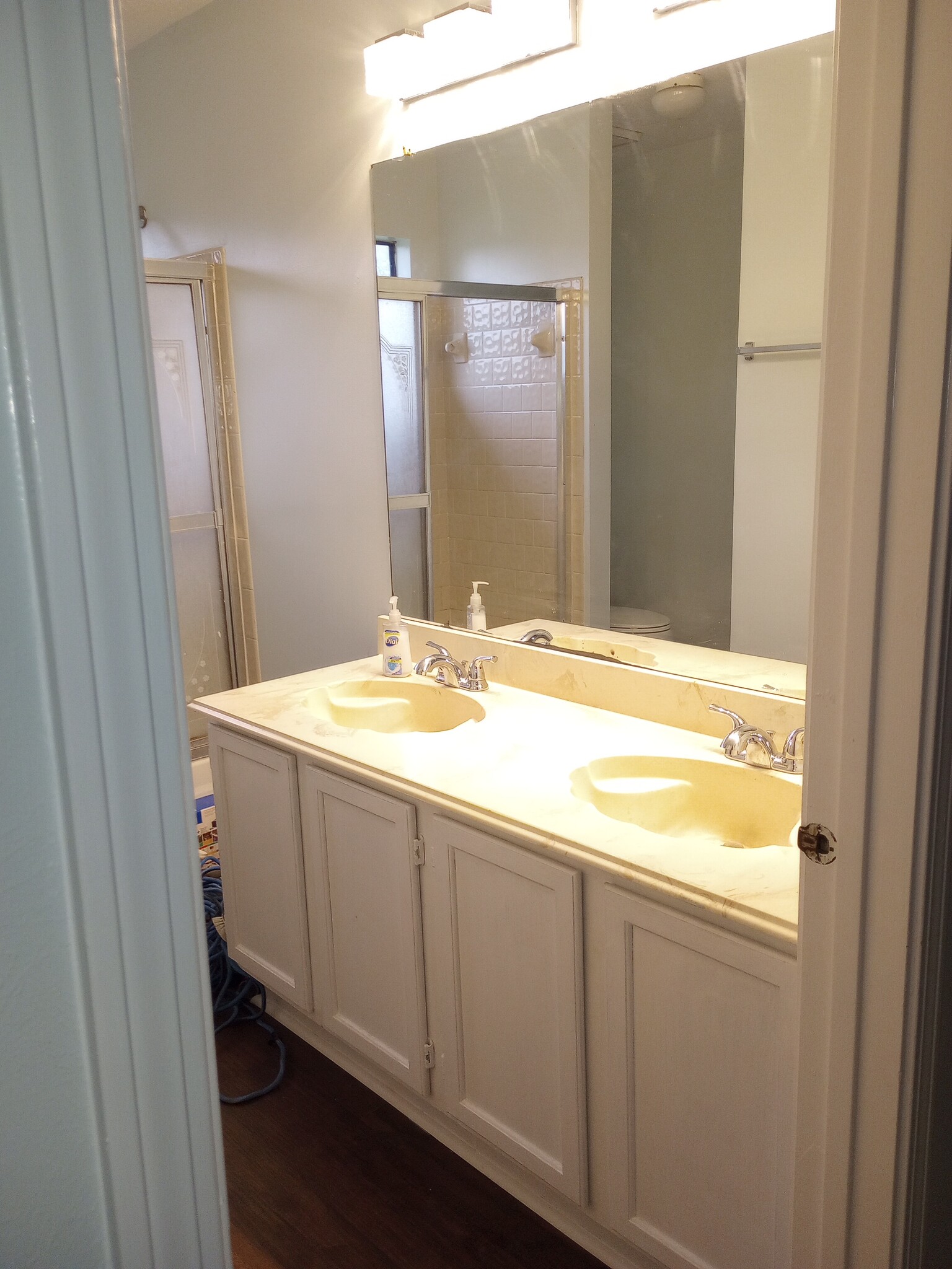 Common bathroom - 15235 Kelbrook Dr