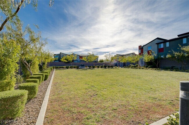 Building Photo - 3209 Vittoria Ave