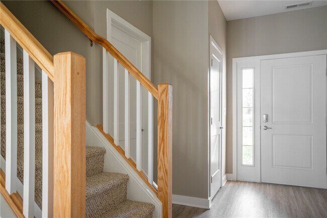 Building Photo - 69 Allandale Dr