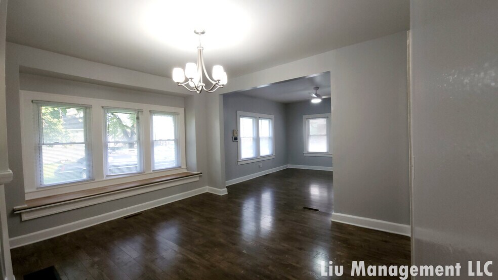 Building Photo - 1029 N Holmes Ave