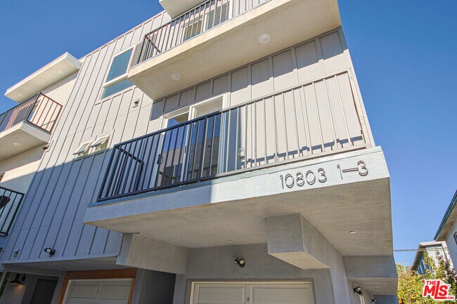 Building Photo - 10803 1/2 Kling St
