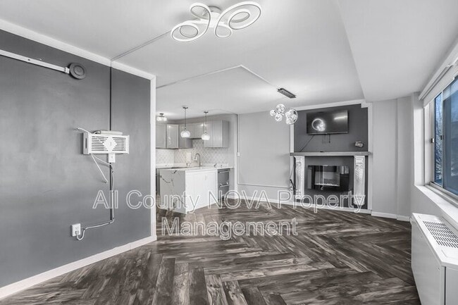 Building Photo - 922 24th St NW