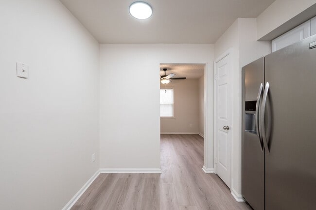 Building Photo - Newly Renovated 3 Bedrooms 2.5 Bathroom Home