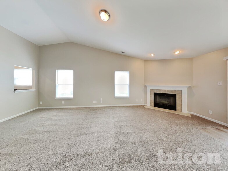 Building Photo - 5353 Shamus Dr