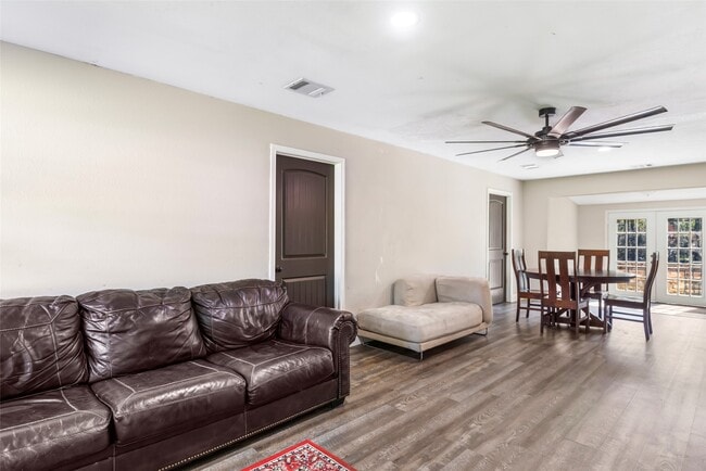 Building Photo - 218 Waterfall Dr