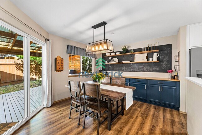 Building Photo - 4 BED & 2.5 SINGLE FAMILY HOUSE FOR RENT