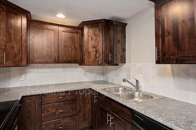 Building Photo - 2111 Brittany Ln