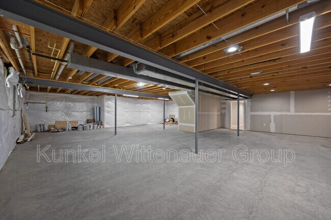 Building Photo - 105 Forest Oaks Dr