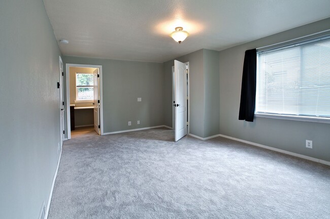 Building Photo - Beautiful Home in Gleneagle Neighborhood