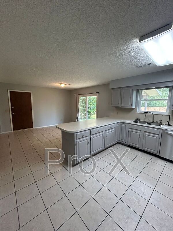 Building Photo - 2914 W Richwood Cir