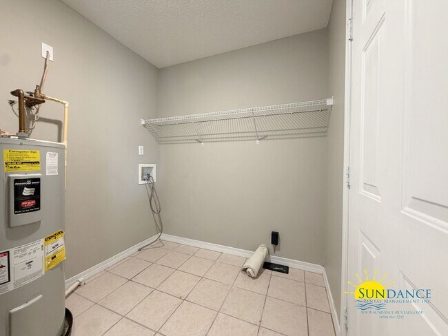 Building Photo - Stunning 2 Bedroom Townhome Near Eglin AFB & Hurlburt Field!