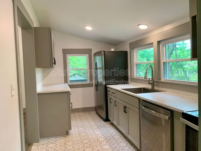 Building Photo - 617 Howell St