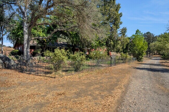 Building Photo - 31638 Lodge Rd