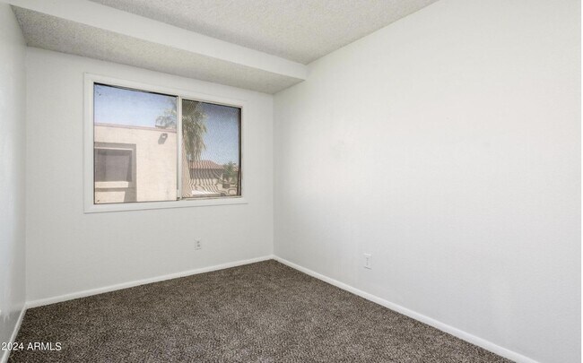 Building Photo - 4040 W Palomino Rd