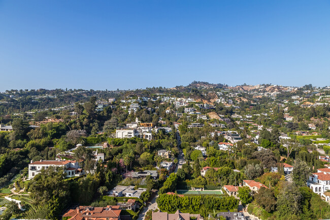 Building Photo - 9255 Doheny Rd