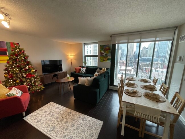 Building Photo - 77 W Huron St