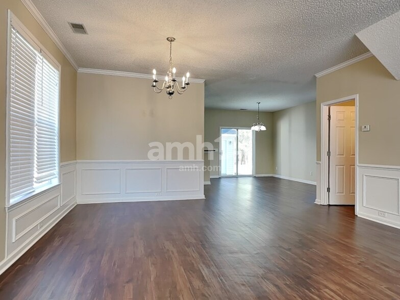 Building Photo - 620 College Park Cir