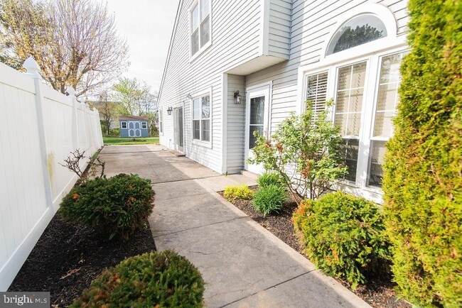 Building Photo - 239 Oakridge Dr