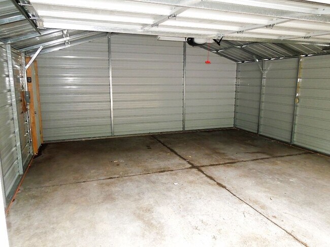 Building Photo - Remodeled 3 Bedroom Home with 2 Car Garage!