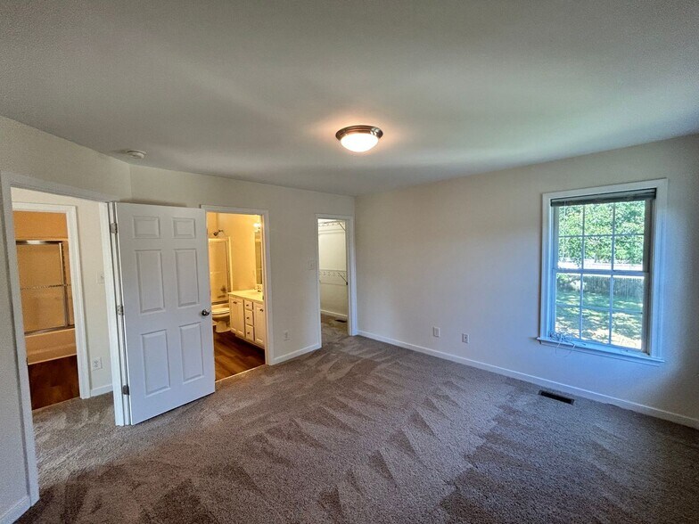 Building Photo - 402 Wilmer Ave