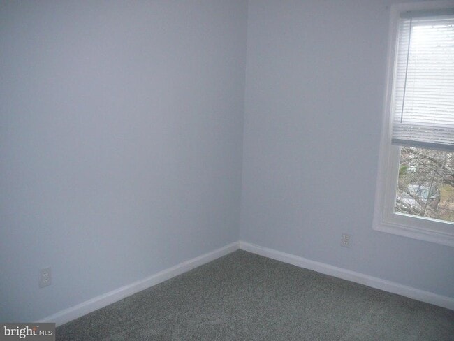 Building Photo - 302 Harrogate Rd