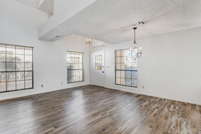 Building Photo - 4BEDROOM HOME ON THE GOLF COURSE 89130 * C...