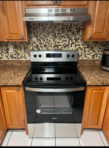 Stove - 495 W Park Dr