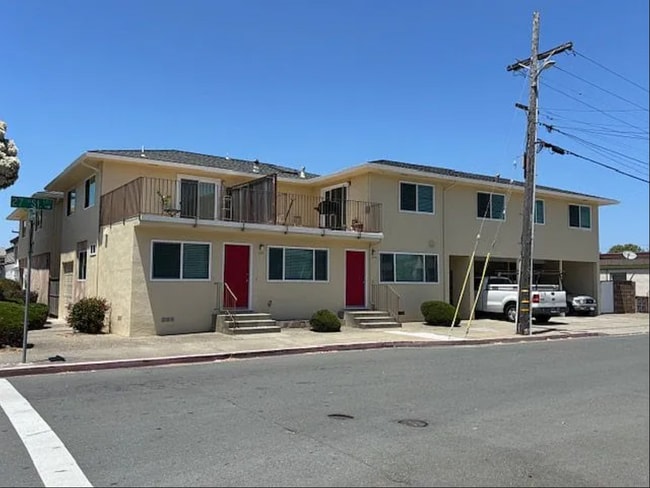 Building Photo - 503 27th St