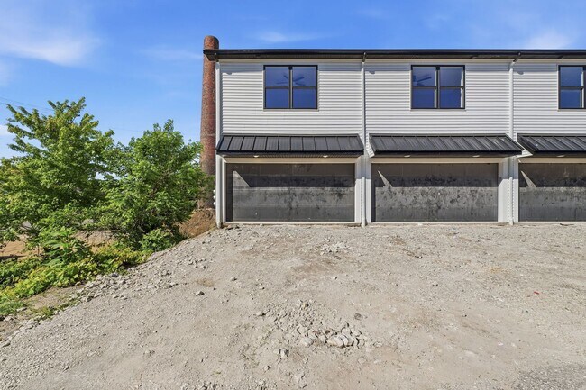 Building Photo - Stop Searching. Start Living & Come Home to Comfort.
